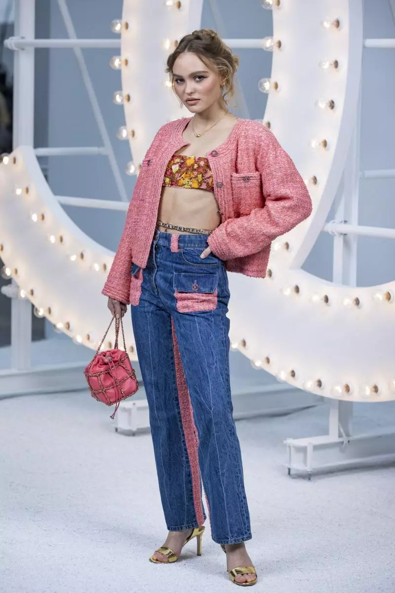 Lily Rose Depp, Vanessa Paradise en Marion Cotillard op die mode-vertoning Chanel 24878_4