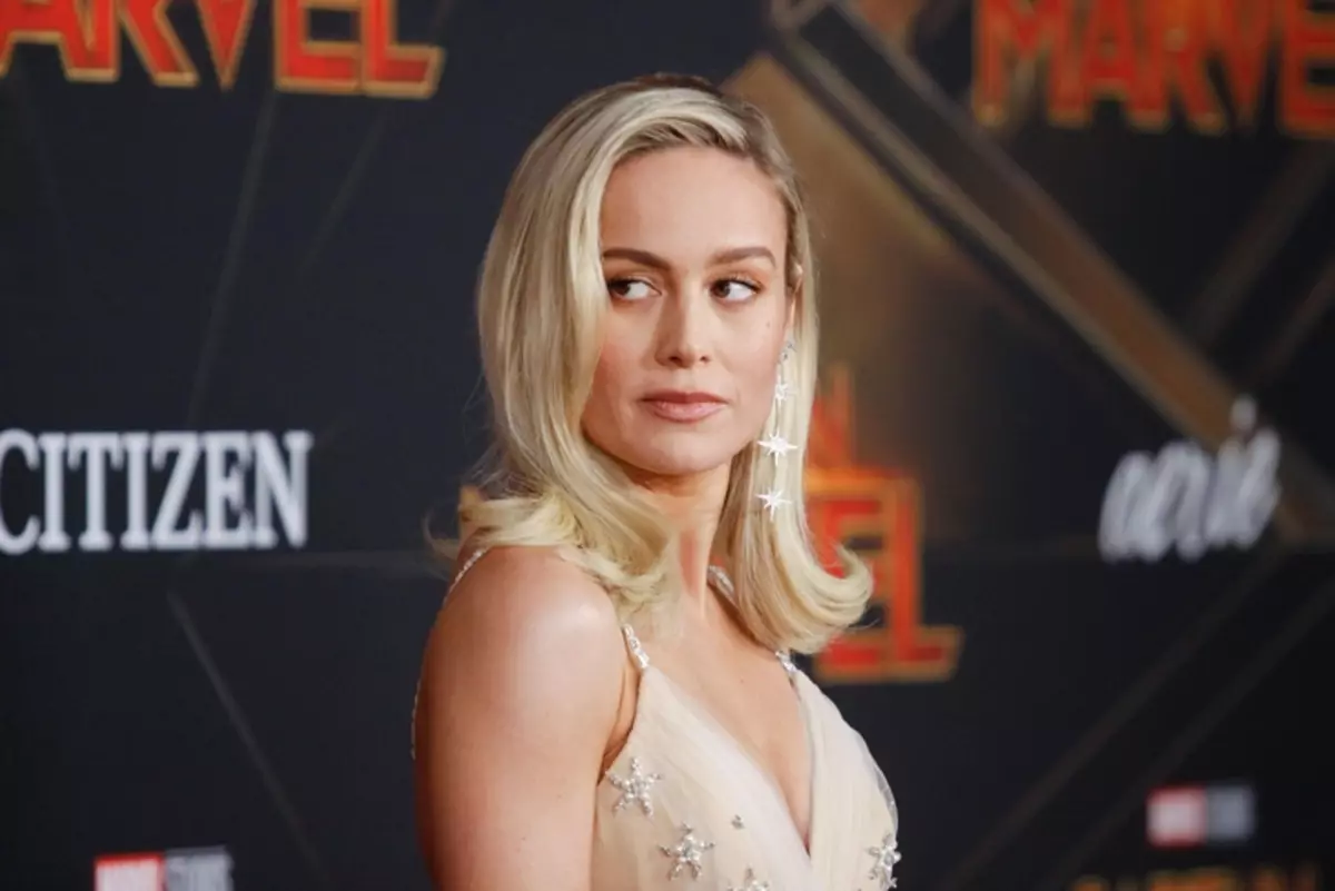 Shining Brie Larson, Samuel L Jackson og andre stjerner på premieren av filmen "Captain Marvel" i Los Angeles