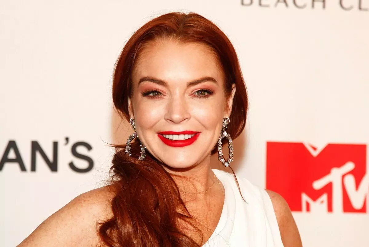 Lindsay Lohan nuduhake foto bocah-bocah sing apik kanggo ngurmati ulang tahun kaping 34