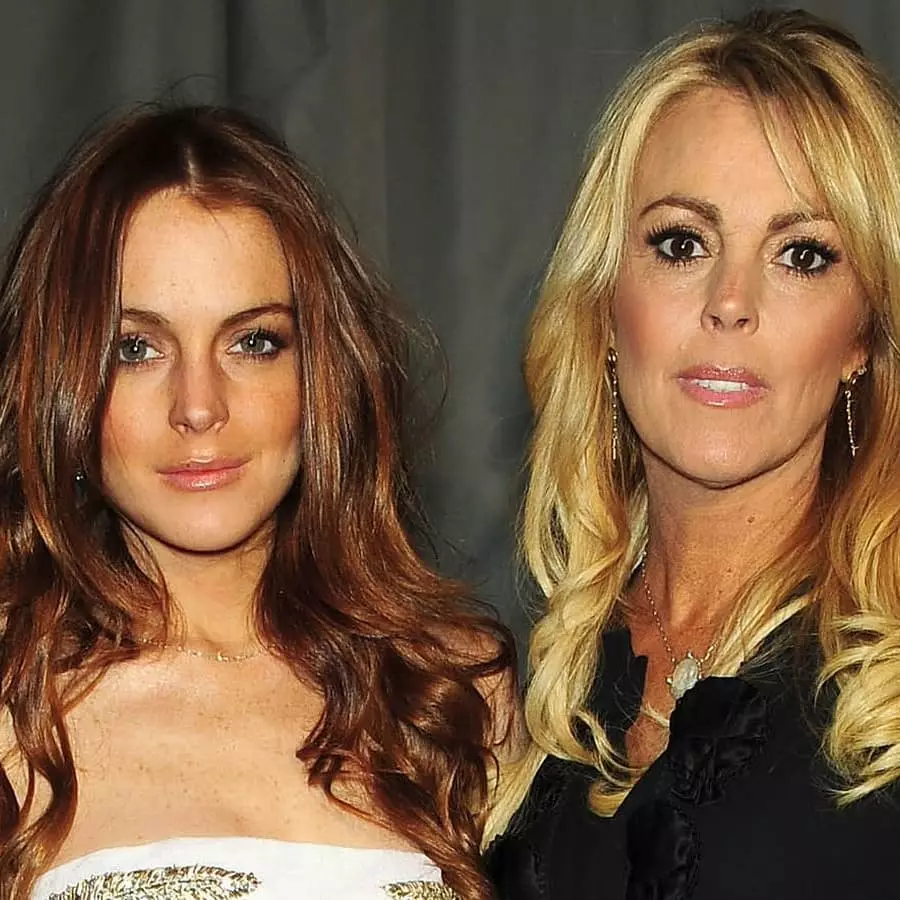 Ibu Lindsay Lohan telah bangun dengan pacar yang tidak melihat dalam kehidupan nyata 25844_2