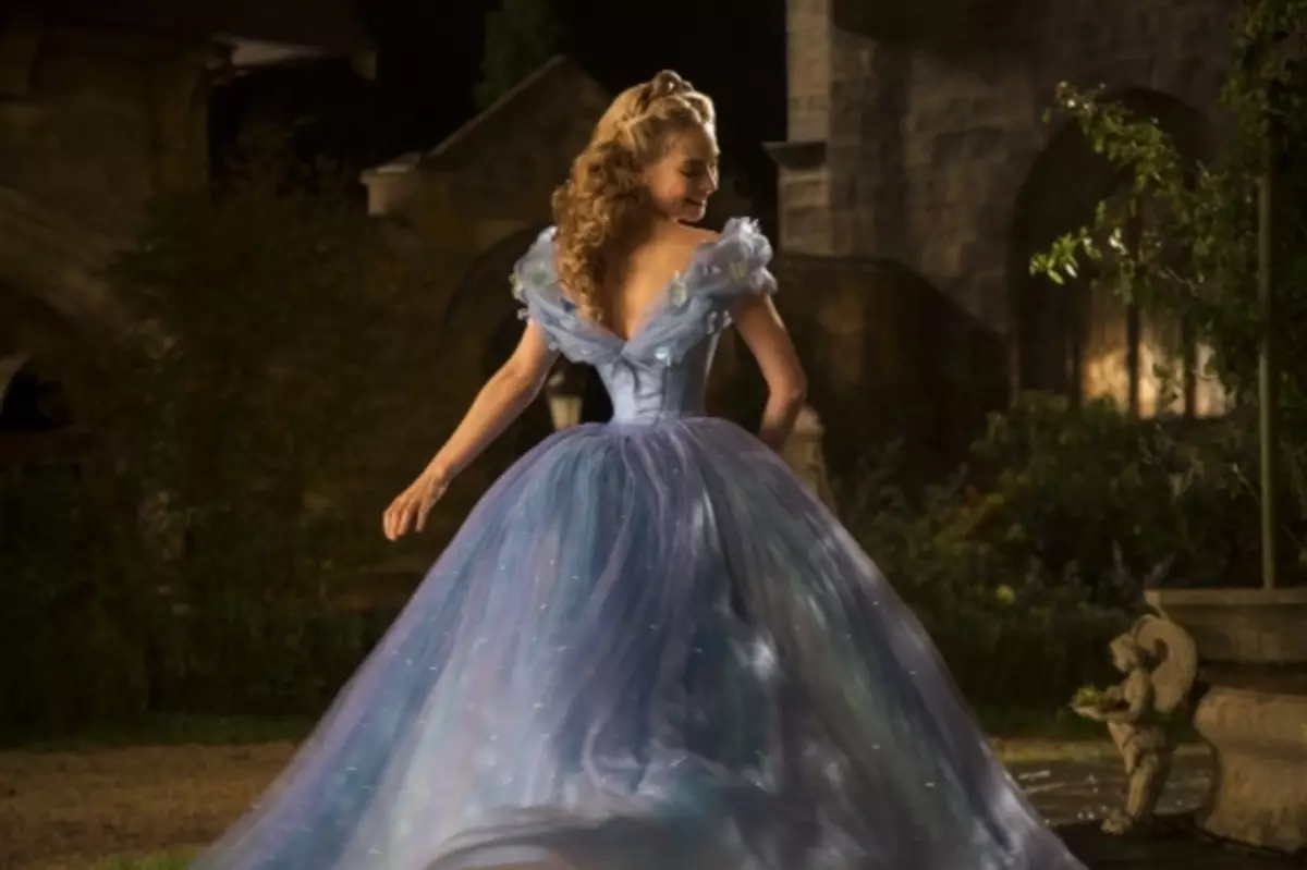 Plakkaat en kaders van die film "Cinderella"