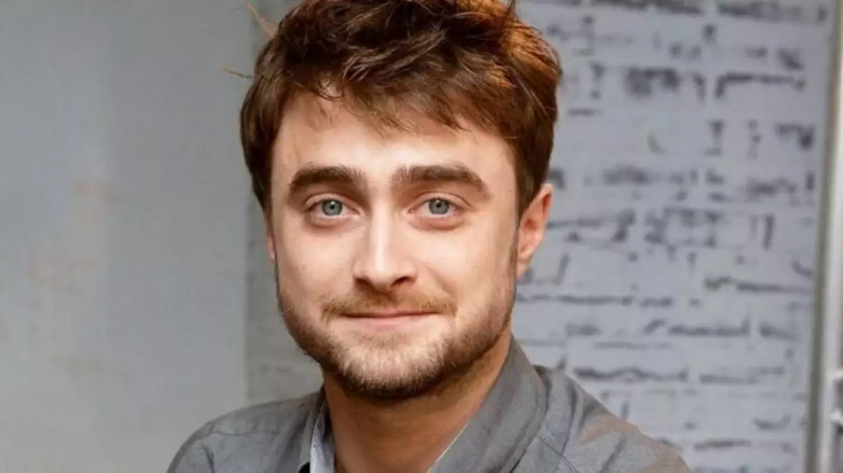 Inkanyezi "uHarry Potter" uDaniel Radcliffe ngokumelene nokudubula ekubuyiselweni