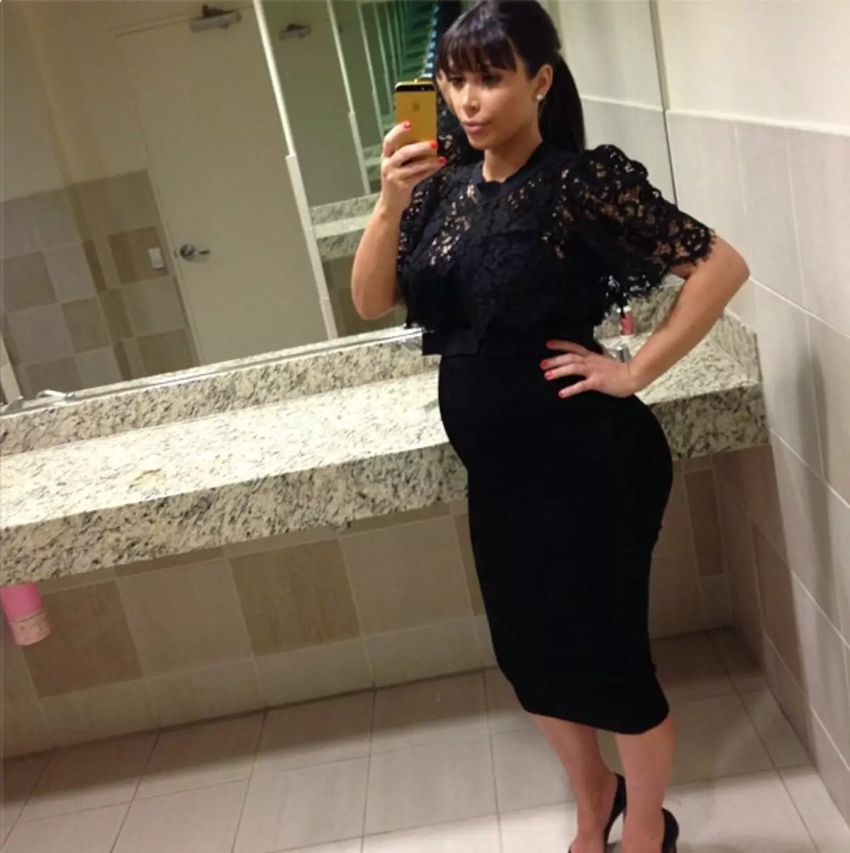 Twitterの星：Kim Kardashianは新しいドレスを持っていて、円のSomu Caderは壊れた車を持っています 26063_6
