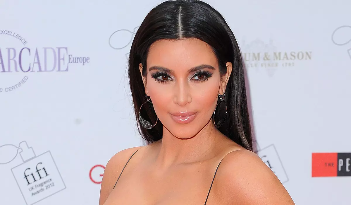 "Cítim sa ako chyba!": Kim burst do prívesu pre posledné "rodiny Kardashian"