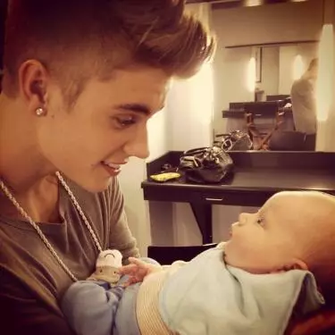 Stars on Twitter: Justin Bieber introduces us with a nephew, and Jared Summer with his new woman 26290_8