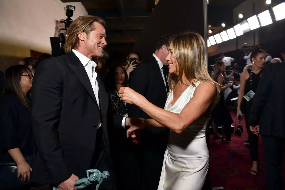 Insider habló sobre la cooperación de Brad Pitt y Jennifer Aniston 26815_1