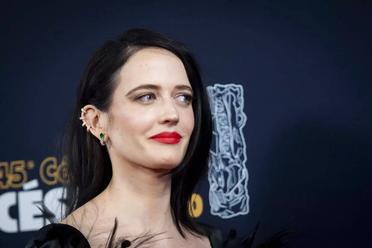 Eva Green kritikis altajn kalkanojn: "Ĉi tio estas kontraŭ-impertino"