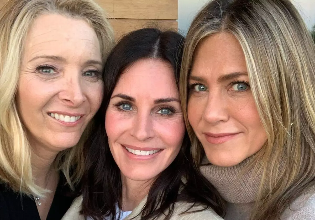 Ifoto Jennifer Aniston hamwe n '"inshuti" muri Instagram "itegurwa rirerire"