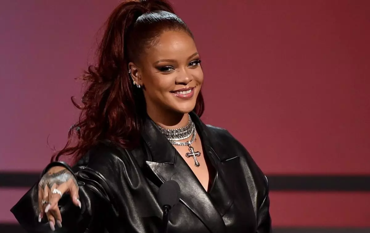 Rihanna akaudza vateveri vakamirira iye wepfumbamwe mumhanzi albhamu