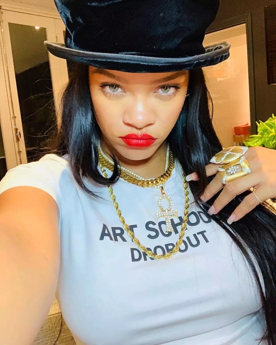 Rihanna ကသူမရဲ့နဝမဂီတအယ်လ်ဘမ်ကိုစောင့်နေတဲ့ပရိသတ်တွေကိုပြောခဲ့တယ် 27217_1