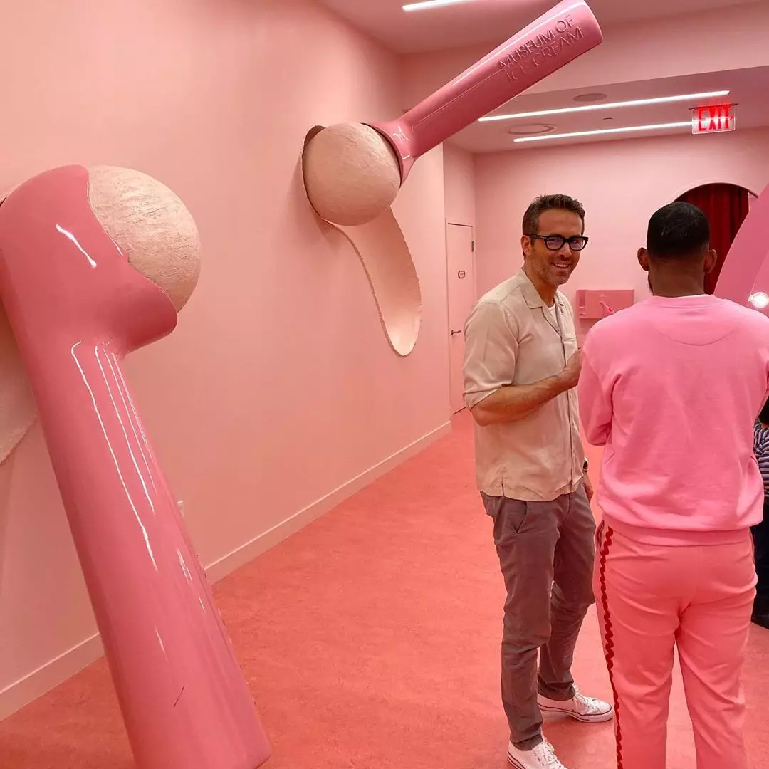 Si Blake Lavli ug Ryan Reynolds mibisita sa Ice Cream Museum: 