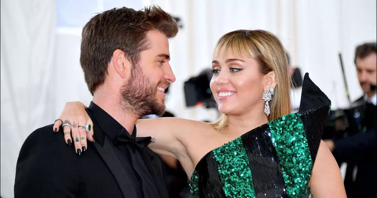 Miley Cyrus malligis sian rapidan geedzecon kun Liam Hemsworth