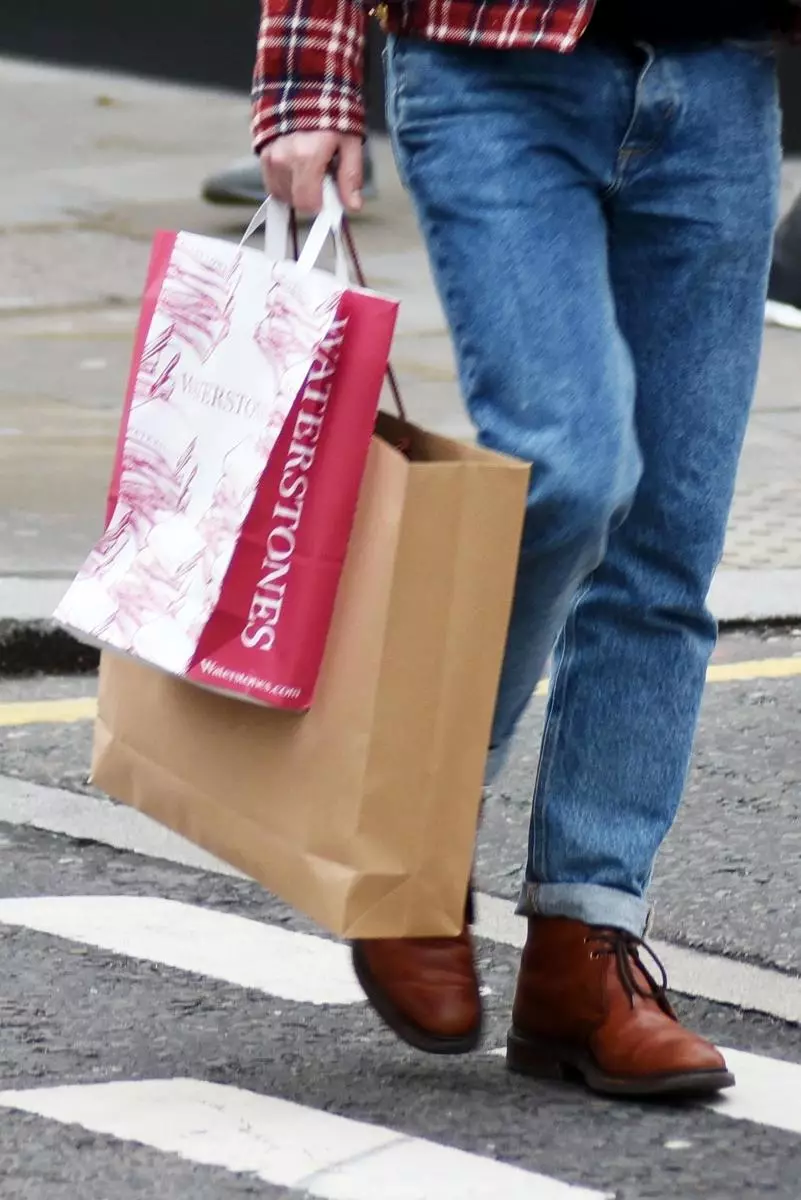 照片：沒有妻子的Keith Harington在倫敦購物 27522_2