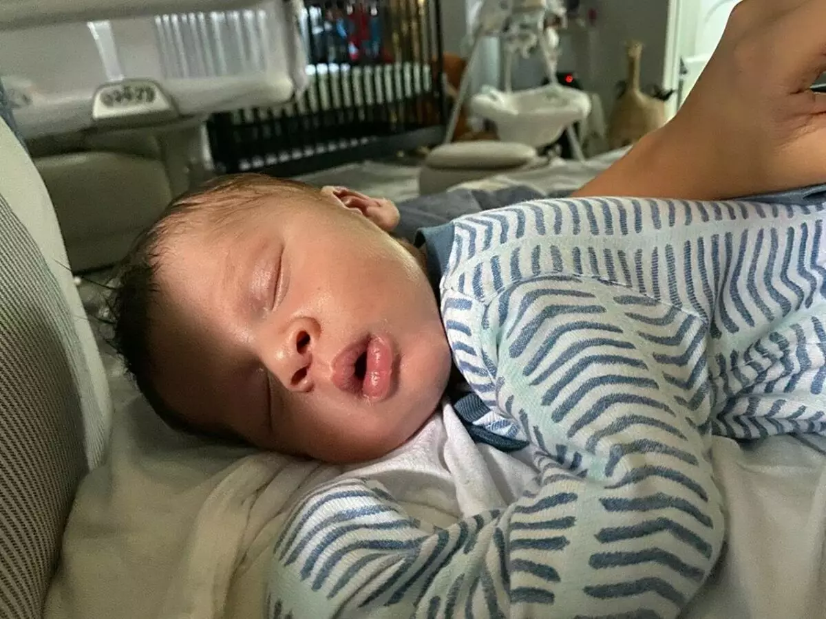 Chris Brown Shared Fotos con un hijo recién nacido 27693_2