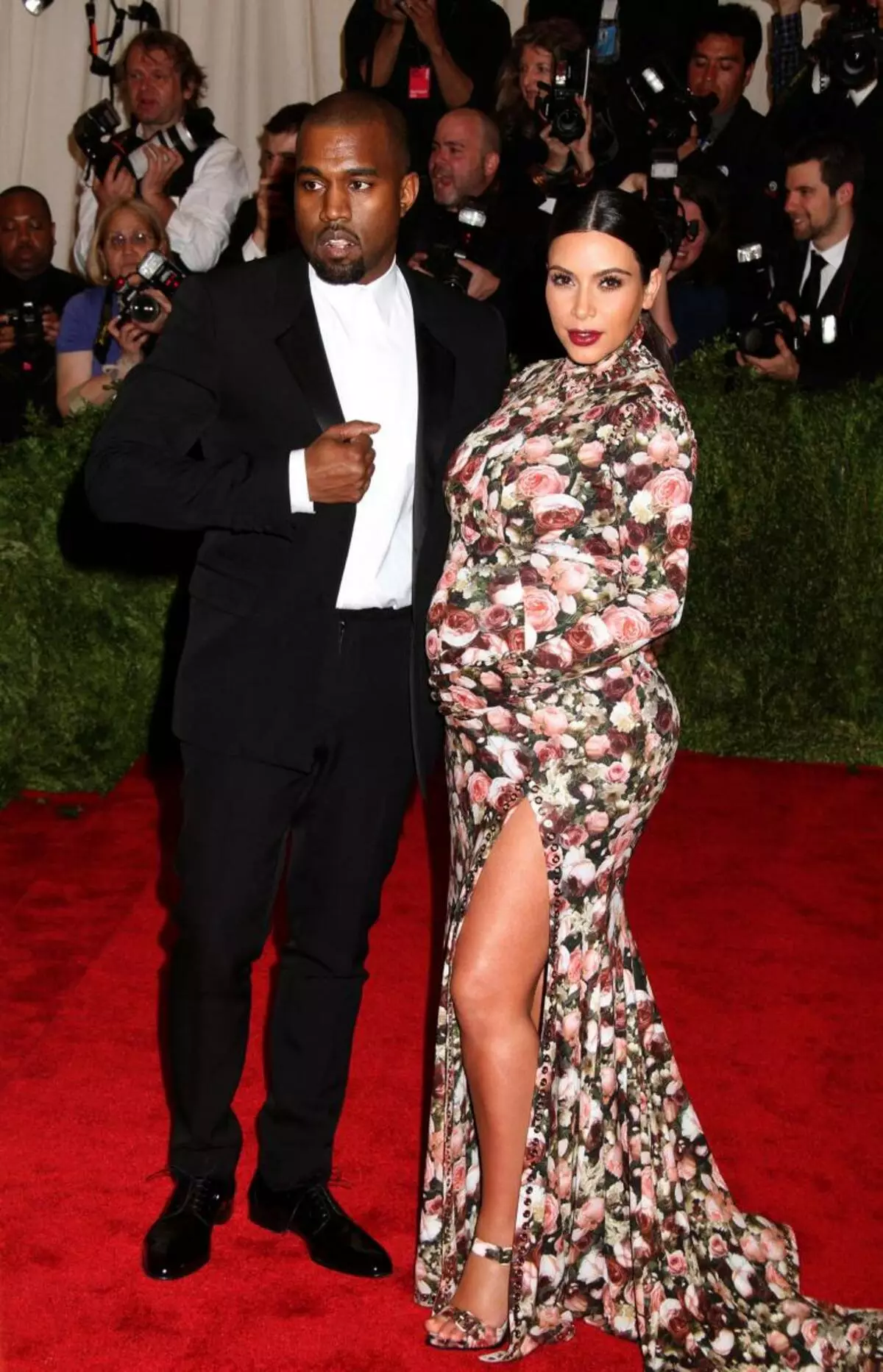 Ο Kim Kardashian ξέσπασε μετά από συγκρίσεις με την κα Dutfair: 