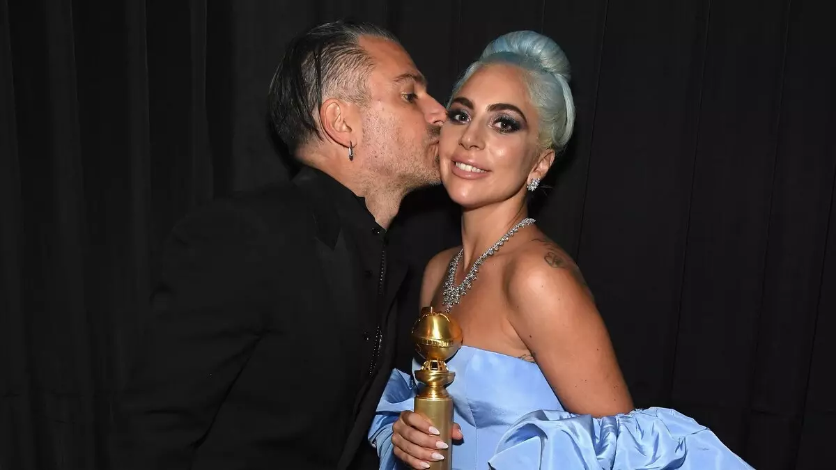 Media: Lady Gaga kommunizéiert nach mat dem fréiere Bride Chistian Carino