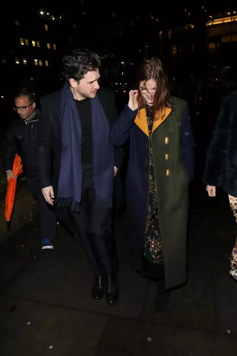 Rare output: Keith Harington and Rose Leslie went to the church after rumors about cheating 27916_2