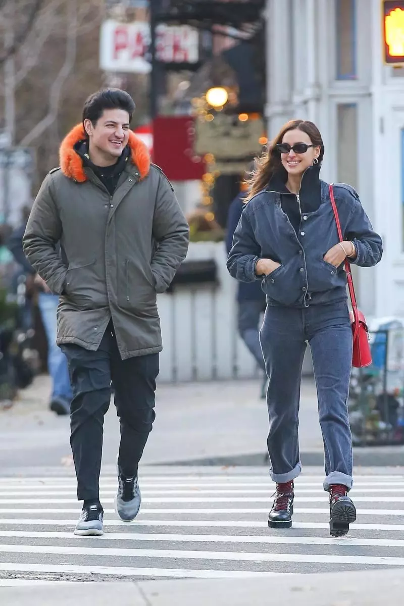 Date or just a walk? Irina Shayk again caught with a mysterious stranger 28029_3