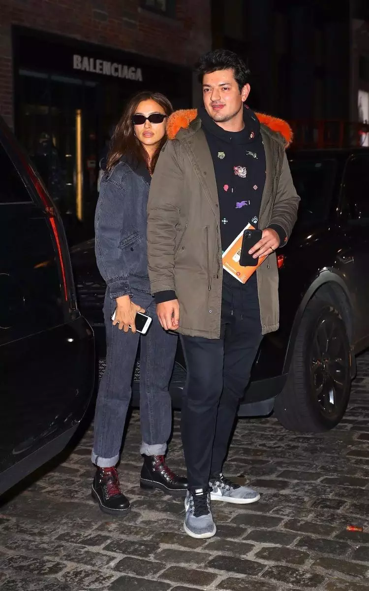 Date or just a walk? Irina Shayk again caught with a mysterious stranger 28029_4
