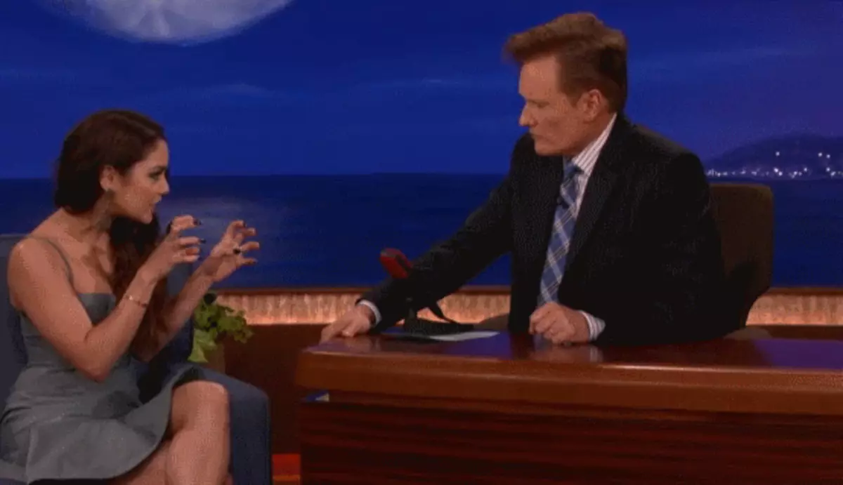 Vanessa Hudgens no show Conan O'Brian