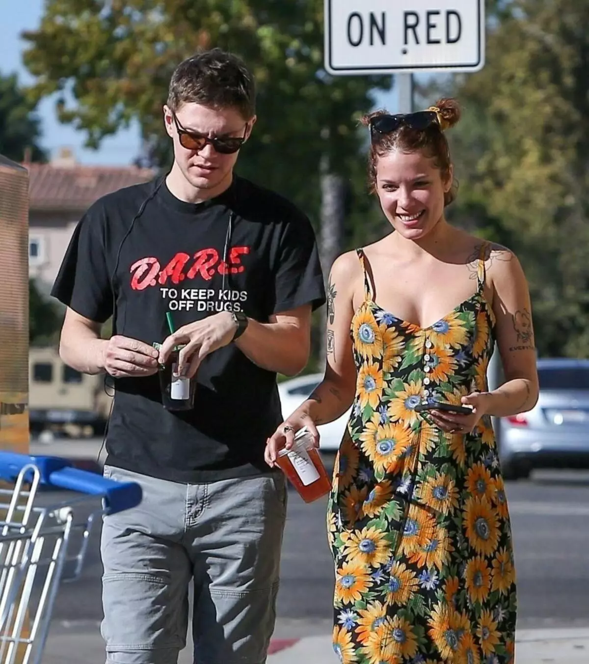 Holley answered rumors about pregnancy from Evan Peters: 