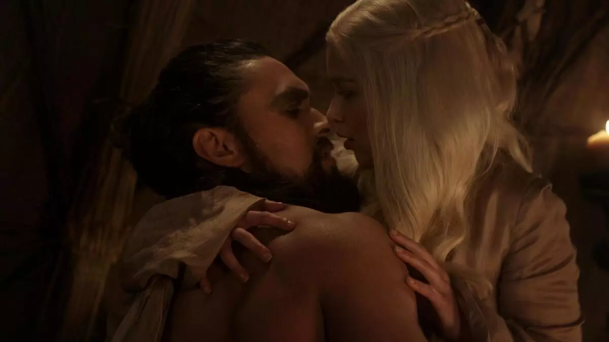 Adegan tempat tidur di "Game of Thrones" membawa Emily Clark untuk menangis (tetapi tidak dengan Jason Momoa)