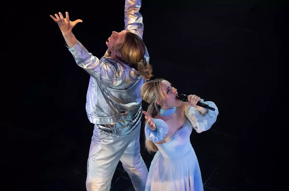 Rachel Makadams et Ferrell contre la chanteuse russe dans la remorque Eurovision 28283_3