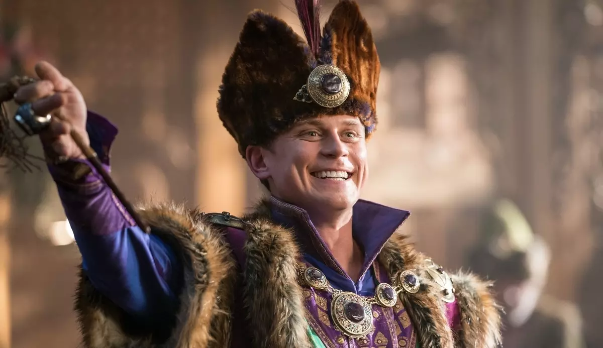 Disney het die besluit veroordeel om die spin-off "Aladdin" met die wit hoofheld te verwyder