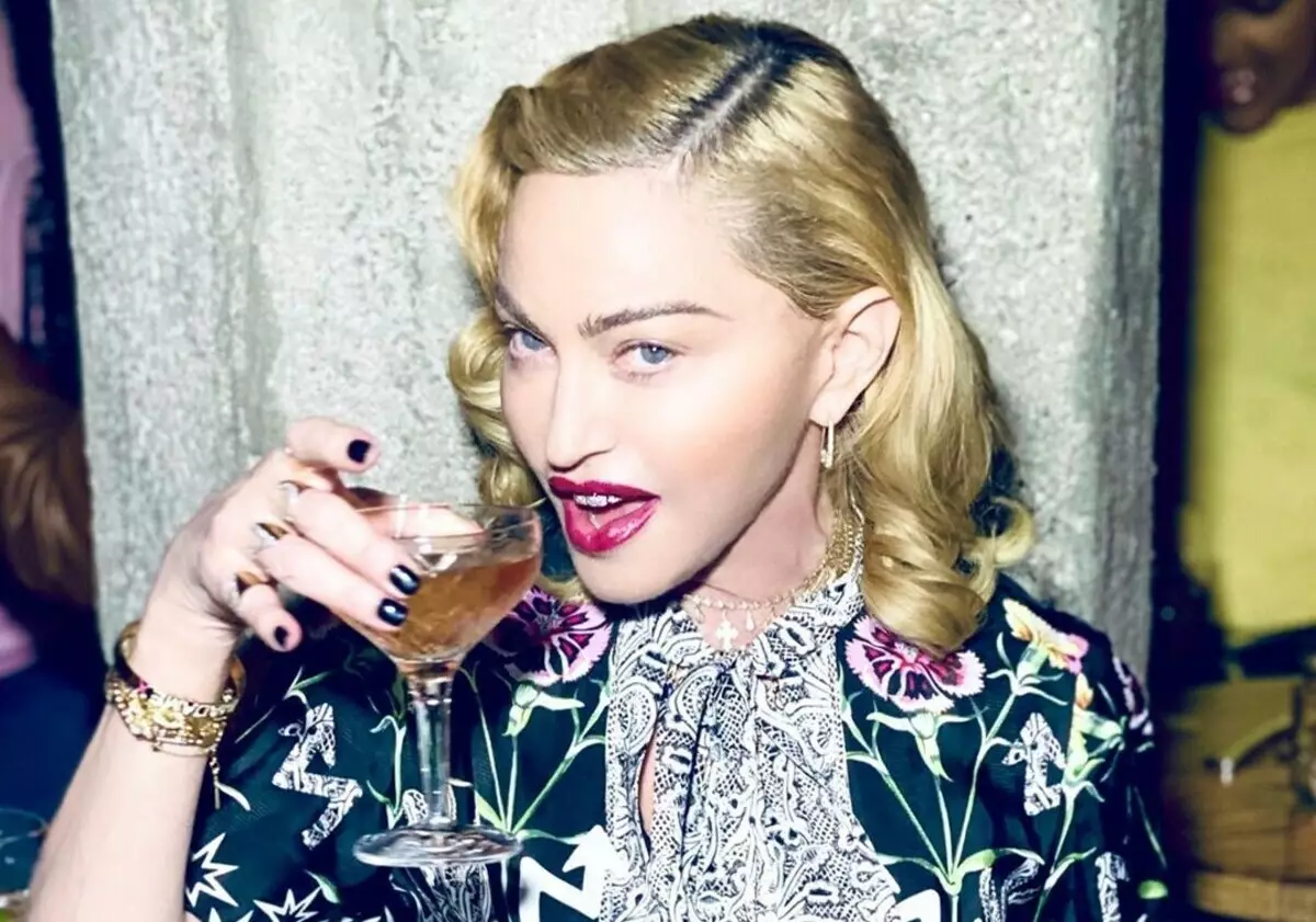 Madonna mostró cómo se trata la urinoterapia: "Beber mi orina bien"