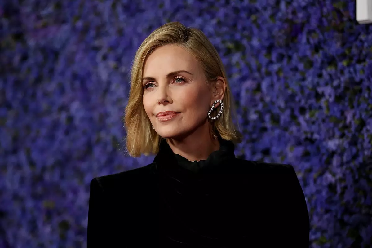 Charlize Theron a déclaré qu'il n'avait pas dormi avec Harvey Weinstein, malgré son mensonge