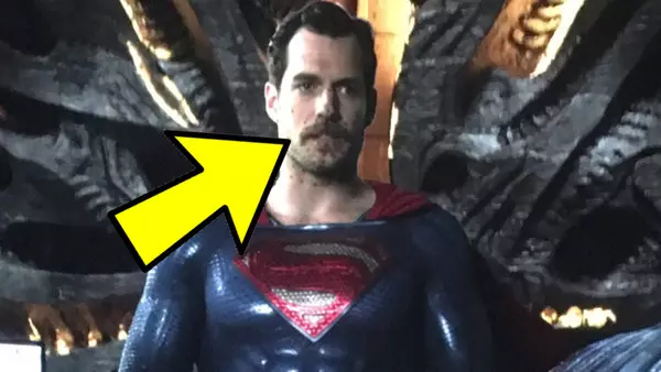 Ĉiu vino-liphararo: Henry Cavill respondis kial li ne subtenis la version de la direktoro de la Ligo de Justeco 28620_1