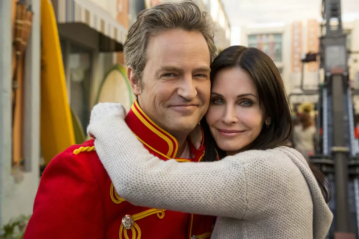 "Freunde" Stern Matthew Perry "immer verliebt" in Courtney Cola