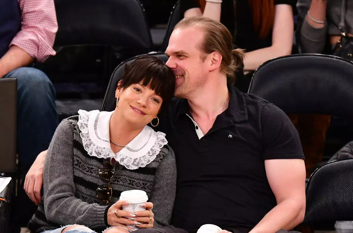 David Harbour het vertel hoekom hy met Lily Allen was: "Sy het 'n pragtige pragtige esel"