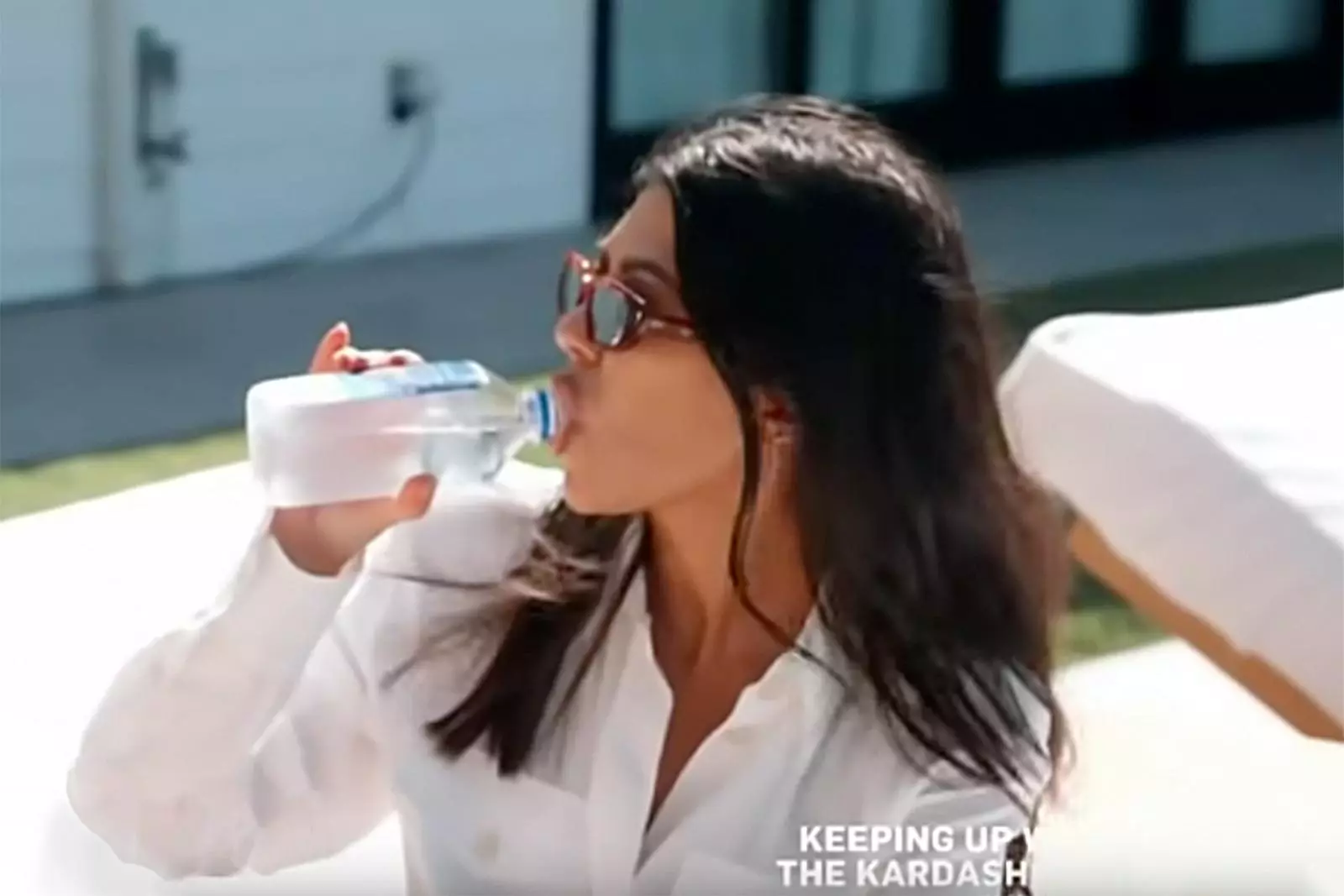 Courtney Kardashian était justifiée devant les mères mouleurs pour bu de l'eau d'une bouteille en plastique 28793_1