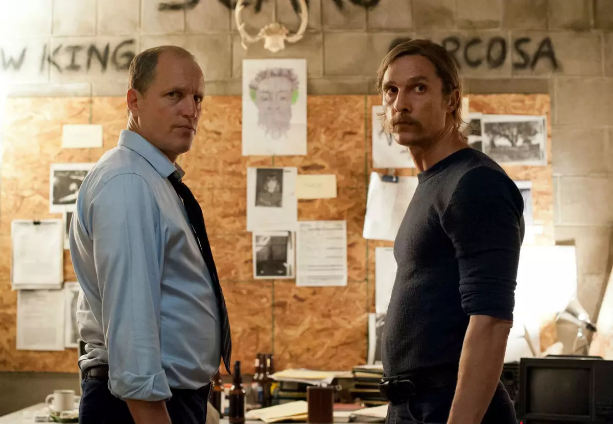 Devolução do "detetive real": Matthew McConja e Woody Harrelson descansou no mar