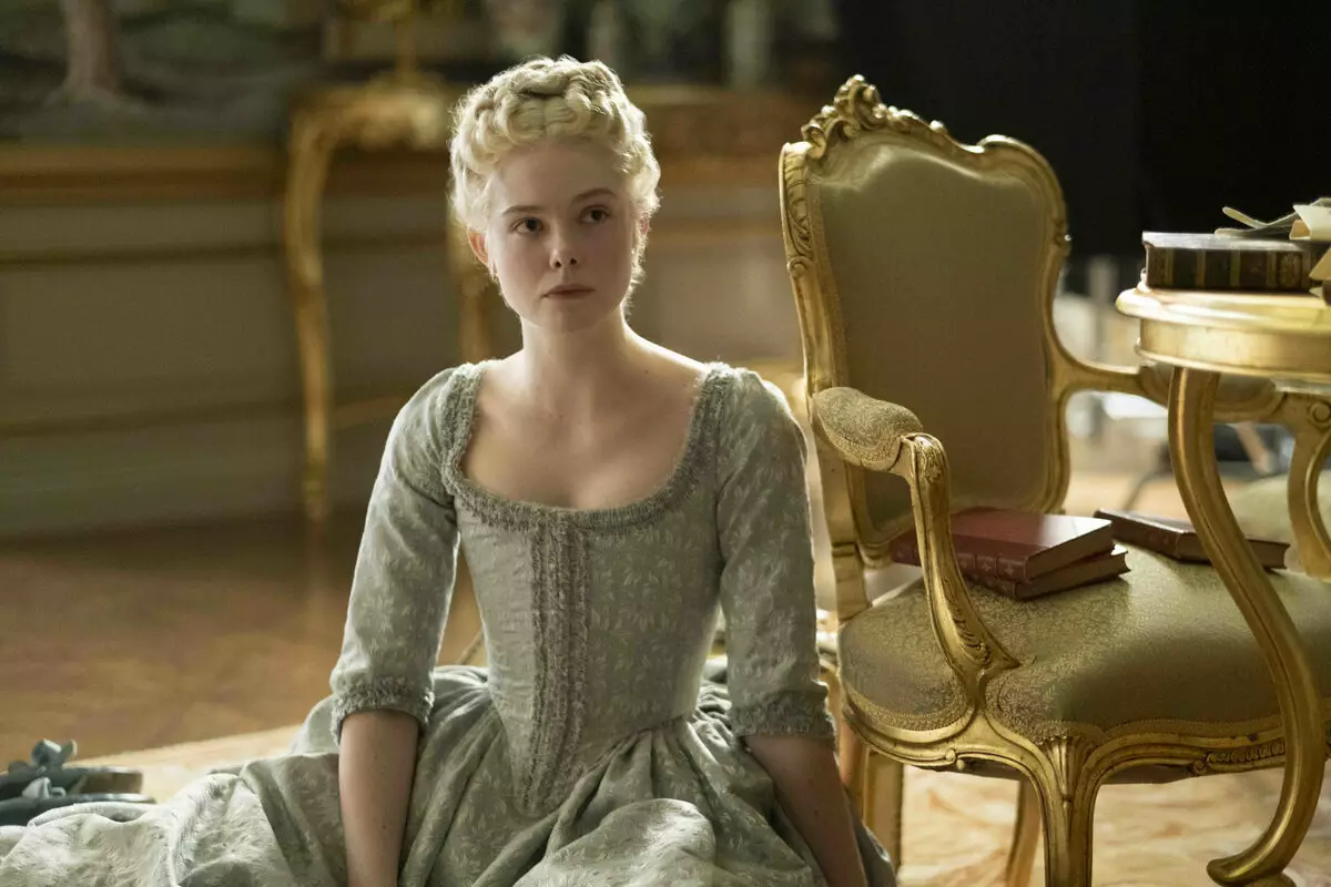 El Fanning a Nicholas Holt yn Teaser "Great" am Catherine II