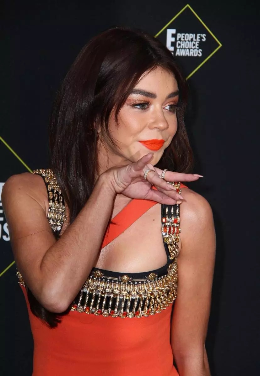 Sarah Hyland Grezen metoo, waardoor de bruidegom haar voor de borst in de foto kan pakken 28912_3