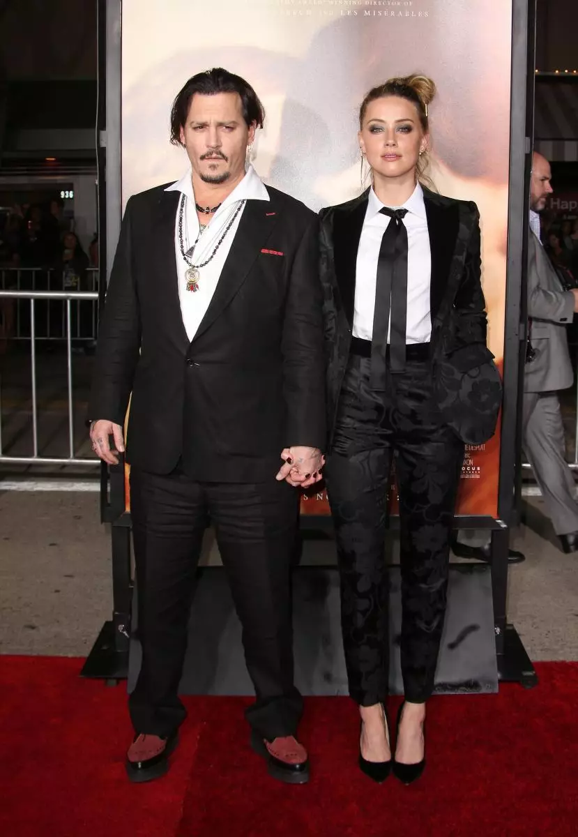 แฟน ๆ ของ Johnny Depp ได้สร้างคำร้องด้วยความต้องการที่จะยกเลิกฝูงอำพันจาก Aquamena 2