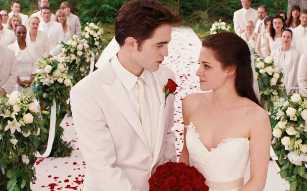 Imbere: "Robert Pattinson yateganyaga kurongora Kristen Stewart"