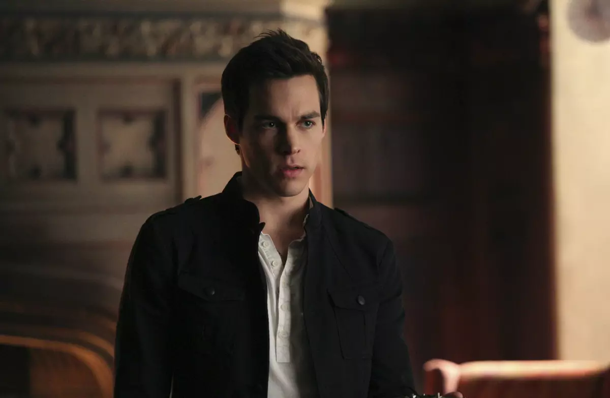 Ny kintana amin'ny "Diaries Vampire" Chris Wood dia hilalao amin'ny vanim-potoana faha-2