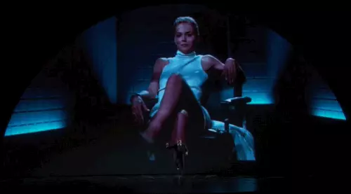 Sharon Stone odtworzył kultową scenę z 