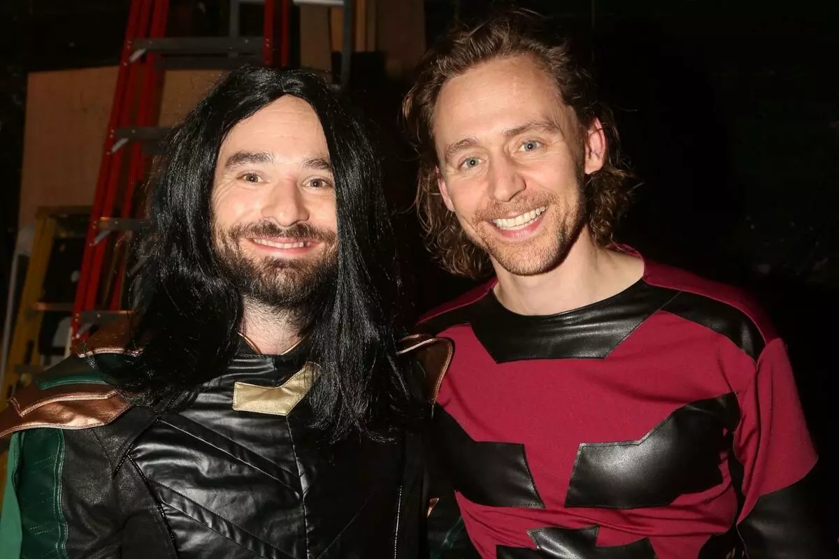 Loki ug Sorvigolov: Tom Hiddleston ug Charlie Coke nagbag-o sa mga tahas sa mga superhero