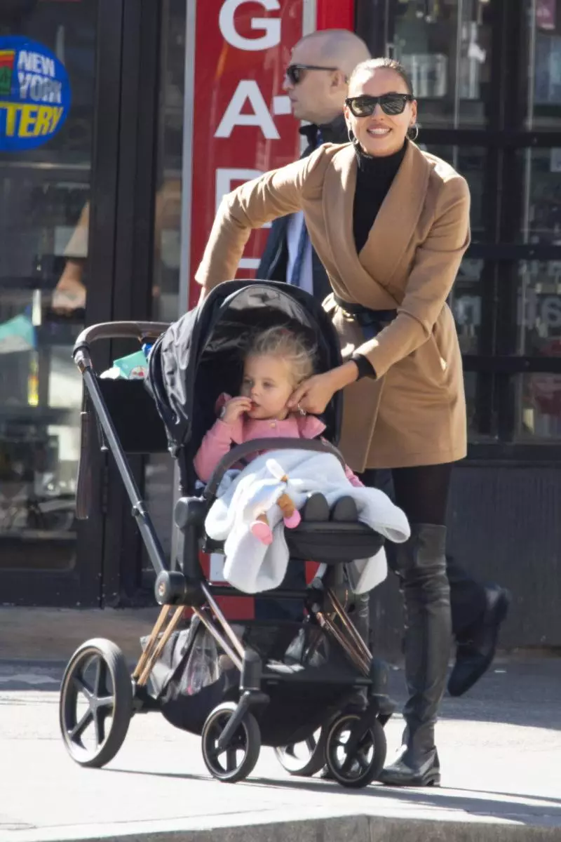 Foto: Bradley Cooper mlebu cahya kanthi putri umur 2 taun saka Irina Shayk 29500_5