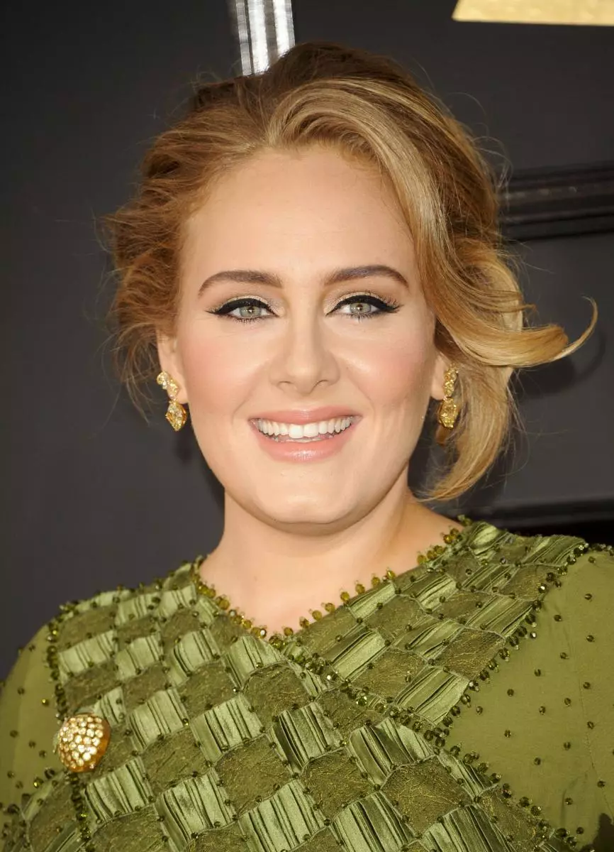 Divórcio para o rosto dela: Adele mostrou os resultados da impressionante perda de peso 29603_3
