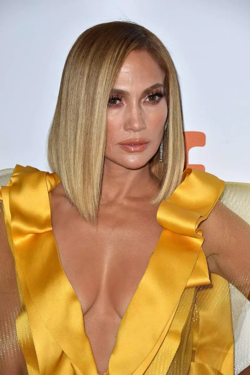 Jennifer Lopez ak nonm k'ap marye a bay pou timoun lekòl ekipman pou manje anyèl 29635_2