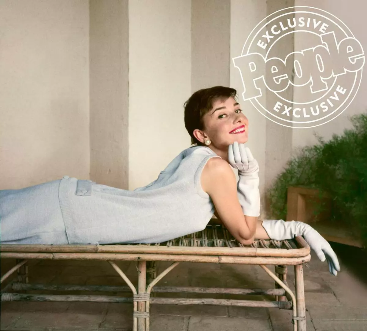 Skaars argieffoto's het op die netwerk verskyn, maar onredelike Audrey Hepburn 29701_2