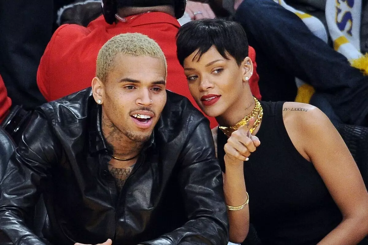 Nelaimingas atsitikimas ar užuomina? Rihanna parodė naują Kolekciją "Chris Brown" dainai