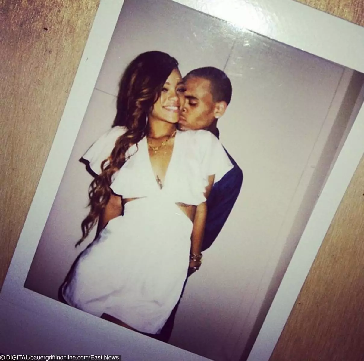 อุบัติเหตุหรือคำใบ้? Rihanna แสดงคอลเลกชันใหม่สำหรับเพลงของ Chris Brown มารวมกัน 29741_2