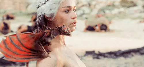 Emilia Clark teb rau cov kiv cua tsis txaus siab ntawm cov kev ua si ntawm Thrones: 