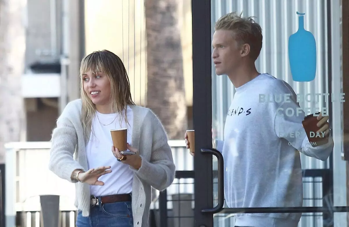 Mama Cody Simpson odobrio je svoj roman Miley Cyrus: "i uzalud"